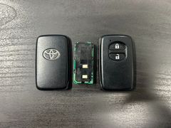 トヨタ　アクア　スマートキー　2ボタン001YUA1033