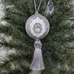 オーナメント　ボール　クリスマス　ツリー　飾り　装飾　フレンチシック　フレンチ調　シャビーシック　フレンチシャビー　アンティーク　おしゃれ　アロマストーン　石膏　グレー　ホワイト　白　モノトーン　タッセル　リボン　エレガント　ビジュー　イルミネーション　12月
