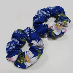 シュシュ　やや小さめ　２個セット　ブルー系の花柄