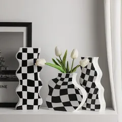 黒白のチェック柄　花瓶 ホワイトセラミック製 おしゃれ お洒落 フラワーベース 水差し インテリア 小物 花器 雑貨 観葉植物 未使用 新品 4-7