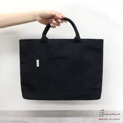 ＼やっぱり黒！／オールシーズン使える。日本製帆布トートバッグ♪使いすいサイズ感。”あえて”のマチが細いタイプでミニマリストにも◎お稽古バッグとしても大活躍。引き算のデザインですっきりしたフォルム。だから使いやすい！ブラックカラーはどんなコーデにも合います♡