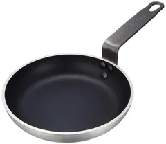 【新着商品】質量(kg)0.61 外径×深さ(mm)199×33内径(cm)19 ノンスティック加工でこびりつきにくく、板厚でオーブン使用可能 板厚:4.0mm 業務用 19cm アルミ製 フライパン 中国 TKG AHLAB01 遠藤商事
