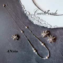 スワロフスキーパールとカットガラスビーズのネックレス　シルバーカラー　55㎝