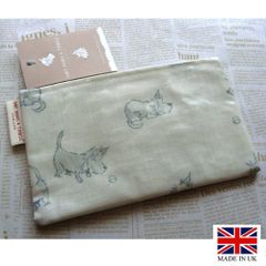 ポーチ　化粧ポーチ　小物入れ　トラベルポーチ アメニティポーチ　旅行 Hot Paws ＆ Trogg (Paw-6) Made in UK イギリス直輸入