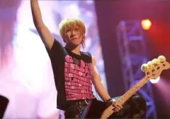 【中古】生写真(男性) ゴールデンボンバー/歌広場淳/ライブフォト・横型・膝上・衣装黒・ピンク・右手上げ・左手ギター/「2012.08.30 27th Anniversary バースデーメモリアルフォトアルバム」