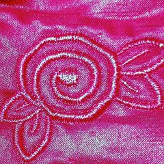 バラの刺繍　ピンクのキルティング　生地　布
