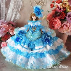 ベルサイユの薔薇 華やかなブルーローズ煌めきのボリュームフリルドールドレス