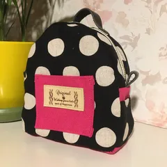 リュック型ポーチ　黒地に水玉柄