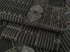 平和屋着物●本場大島紬　一元絣　飾花文　ハート　黒地　正絹　逸品　未使用　AAAY9815ck
