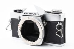 OLYMPUS OM10 本体 レンズ2本 三脚 ストロボセット - メルカリ
