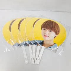 AmBitious 岡佑吏 アクスタ アクキー プロカ 缶バッジ うちわ 写真 岡佑吏 アクスタの通販 by おちゃ犬's shop｜ラクマ
