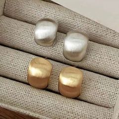 【高級感のあるデザイン】小ぶり ゴールド 上品 ジュエリー 結婚式 デート ディナー ピアス ゴールドイヤリング 結婚式 入学式 卒業式 お呼ばれ お呼ばれコーデ お祝い 上品 agete 4℃ ete lesbonbon
