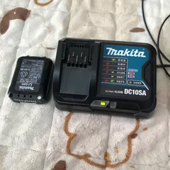 makita  バッテリー充電器  DC10SA Li-ion 10.8v用のサムネイル