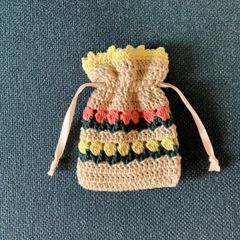 チューリップ　ミニ巾着　小物　ハンドメイド　編み物