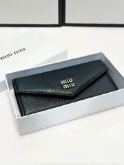 【今日特価】miumiu ミュミュ 国内送料無料！お得な価格で在庫あり！-WT0輸入