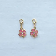 幸運モチーフ 四つ葉のクローバー ファスナーチャーム シェル マゼンタ系お色 ２個セット