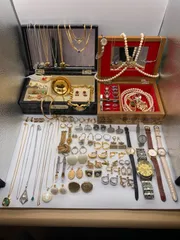 遺品整理　生前整理　アクセサリー　まとめ売り   ネックレス　リング　イヤリング　タイピン　盃  ブローチ    腕時計
