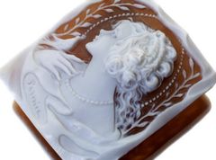 【ジュエリー極】ラファエレ・ペルニーチェ作 美しい作品 高級シェルカメオルース 54.7ｍｍ×47.1ｍｍ h6922m【送料無料】