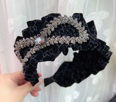 カチューシャ レディース 黒 ブラック リボン 可愛い おしゃれ 痛くない ヘアカチューシャ 幅広 ワイド  韓国 アイドル ビジュ－付き ヘアバンド ベルベット ラインストーン ヘアアクセサリー ブラック