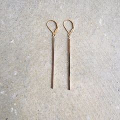 Ouca（ウーサ）ピアス／独創的でしなやかなフォルムにこだわったピアスコレクション/GDＩラインモチーフピアス