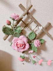 ドア飾り壁飾りなど　バラ　編み花編み物　ハンドメイド