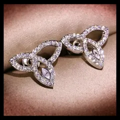 新品 レディース アクセサリー 両耳用 百合 ピアス クローバー プチプラ 高見え ラインストーン