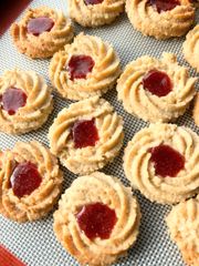 ラズベリー ジャムサンドクッキー 手づくりクッキー 焼き菓子 - メルカリ