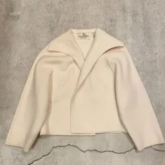 VALENTINO ふんわりゆったりが可愛い白ニットジャケットアウター VALENTINO ふんわりゆったりが可愛い白ニットジャケットアウター