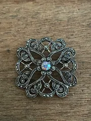 U.K vintage マーカサイトとラインストーンのフローラルブローチ