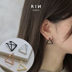 【凛公式】ピアス 三角 トライアングル マットブラック 金属アレルギー キャッチレス レディース 普段使い シンプル セカンドピアス フォーマル おしゃれ 耳たぶ 【両耳用・2個売り】