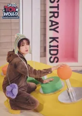 【中古】キャラカード ハン(縦/全身/スティック・ボタン押し) ランダムトレーディングカード 「Stray Kids Fan Connecting 2024 “SKZ TOY WORLD”」