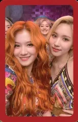 【中古】コレクションカード(女性) TWICE/サナ・ミナ/赤枠・衣装ピンク・黒・ミナ体左向き/CD「MORE ＆ MORE」付属フォトカード