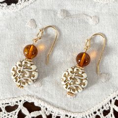 ドイツビーズと琥珀のピアス・イヤリングE333