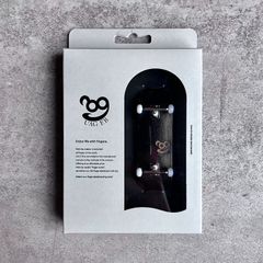 UAG F.B（ユーエージー エフビー）【PRO COMPLETE / LASER GRAPHIC】Chibi logo - Black（Size：DECK 32mm × TRUCK 32mm）
