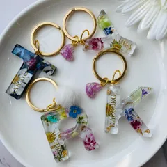 【名入れ】イニシャルキーホルダー　チャーム　ボタニカル♪  オーダー制