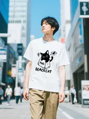 お菓子箱黒猫 T シャツ 100% コットン素材で肌触り超柔らか 魚夢中の黒猫が「かわいさ全開」 快適着心地で日常の癒しを届ける個性アイテム