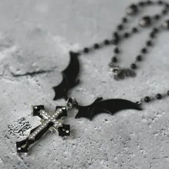 真祖の影と聖痕｜蝙蝠の羽と十字架のロングネックレス／ハンドメイド ゴシック リバーシブル ロザリオ ヴァンパイア 吸血鬼
