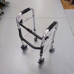 J206 ★多少使用感★シンエンス★ミニフレームウォーカー(歩行器)①