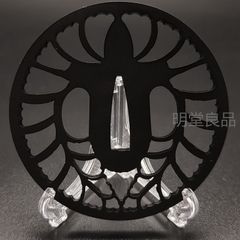 BK0101　日本刀装具　刀鍔　蜘蛛の図　透し　鉄地　透　鍔　刀剣美術　重量：約84G