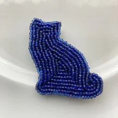 ビーズ刺繍　ネコのブローチ
