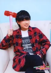 【中古】生写真(ジャニーズ) 関西ジャニーズJr./高橋恭平/膝上・座り・衣装赤黒チェック柄・右手ピコピコハンマー/関西ジャニーズJr. 春のSHOW合戦