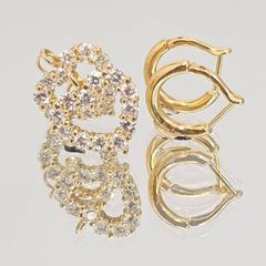K18YG ハートフープダイヤモンドピアス。