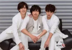 【中古】生写真(ジャニーズ) Hey! Say! JUMP/集合(3人)/横型・膝上・座り・衣装白/「Hey! Say! JUMP LIVE TOUR SENSE or LOVE」オリジナルフォトセット