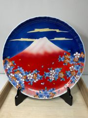 【美品】九谷焼 華山窯 黄金富士 飾り皿 木箱付き 30cm 金彩 富士山 置物 美品】九谷焼 華山窯 黄金富士 飾り皿 木箱付き 30cm 金彩 富士山 置物