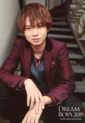 【中古】生写真(ジャニーズ) HiHi Jets/井上瑞稀/膝上・衣装黒・赤・座り・階段/「DREAM BOYS 2019」オリジナルフォト