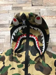 Bapekidsカモフラージュ シャークデザイン パーカー 110cm A BATHING APE（アベイシングエイプ）の「COLOR CAMO SHARK ZIP