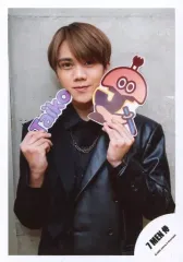 【中古】生写真(ジャニーズ) 7 MEN 侍/佐々木大光/上半身・衣装黒・右手ネームプレート、左手ロゴ持ち・カメラ目線/Johnnys’ ISLAND STORE グッズオフショット’20夏/公式生写真