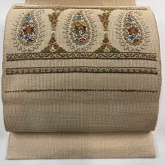 名古屋帯 美品 秀品 八寸名古屋帯 松葉仕立て 草花 段縞 刺繍 金糸 ベージュ 正絹 【中古】