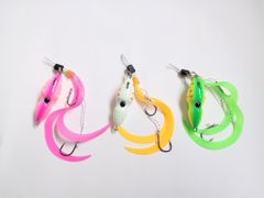 オモック 60g 3色セット スカート付き イカ型 夜光 ブルー イエロー オレンジ ピンク グリーン ホワイト 鯛ラバ タイジグ 蓄光 発光 グロー マダイ アマダイ アマラバ スライドパーツ付き 根魚 ロックフィッシュ 青物 カンパチ ヒラマサ