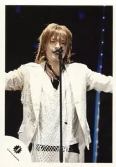 【中古】生写真(ジャニーズ) Kis-My-Ft2/玉森裕太/ライブフォト・上半身・衣装白・両手広げ・スタンドマイク/公式生写真